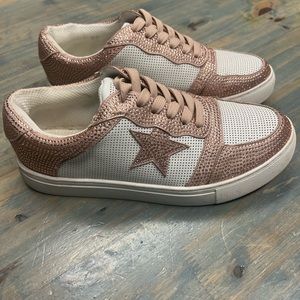 Women’s Corkys size 7